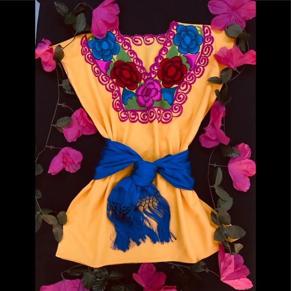🌹💐 Beautiful Mexican Embroidered Blouses💐🌹 - Picture 1 of 2